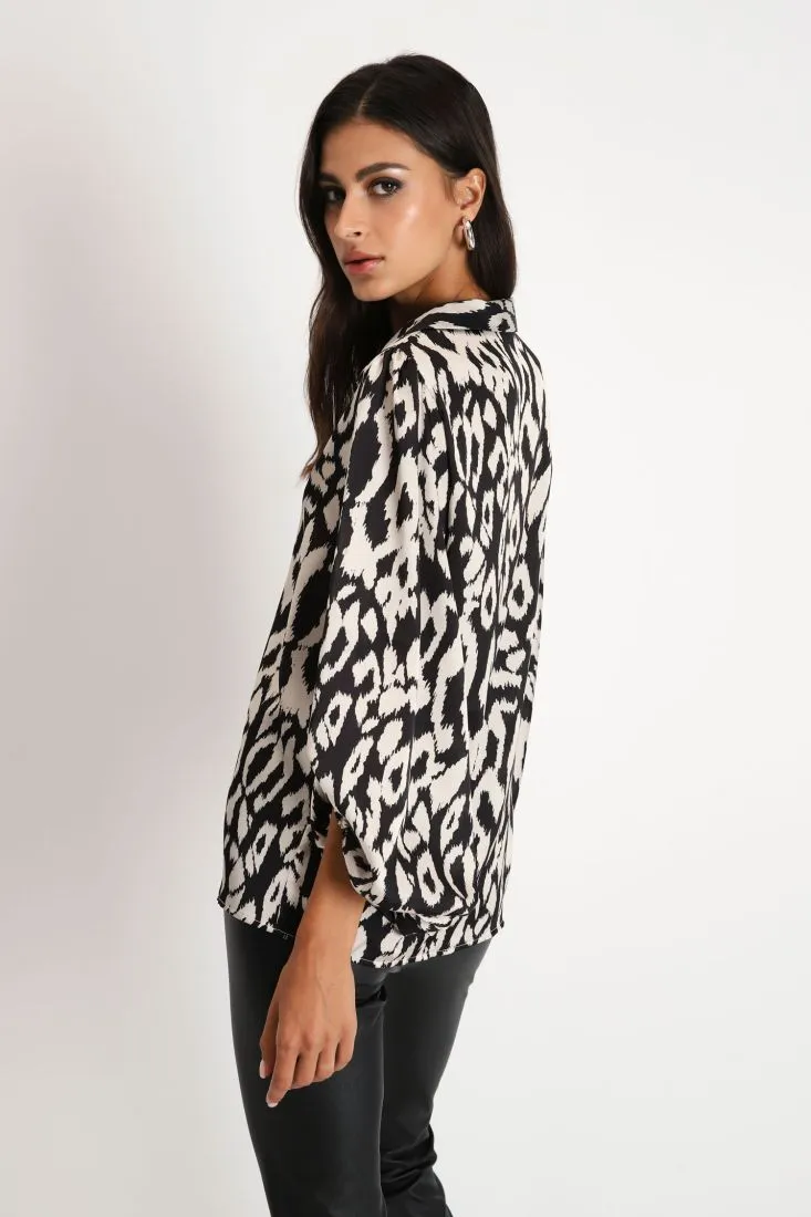 Camicia fantasia astratta con colletto e maniche volume